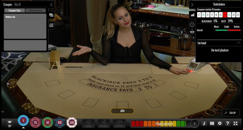 Screenshot live blackjack in een online casino. Dealer wacht op inzet
